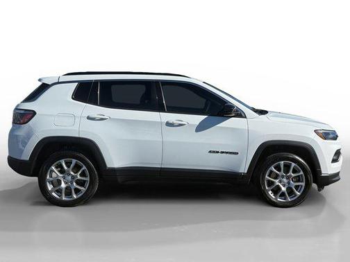 2024 Jeep Compass Latitude Lux