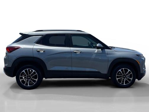 Sterling Gray Metallic 2024 Chevrolet Trailblazer LT