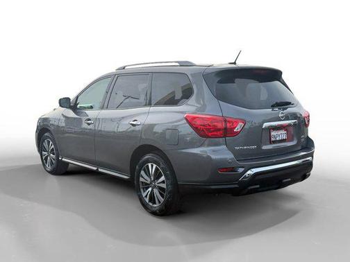 2017 Nissan Pathfinder SV