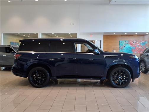 2025 INFINITI QX80 Luxe