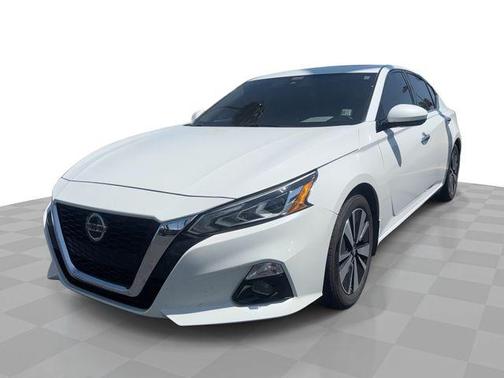 White 2021 Nissan Altima 2.5 SL