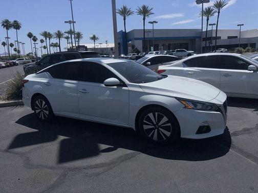 White 2021 Nissan Altima 2.5 SL