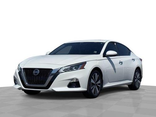 White 2021 Nissan Altima 2.5 SL