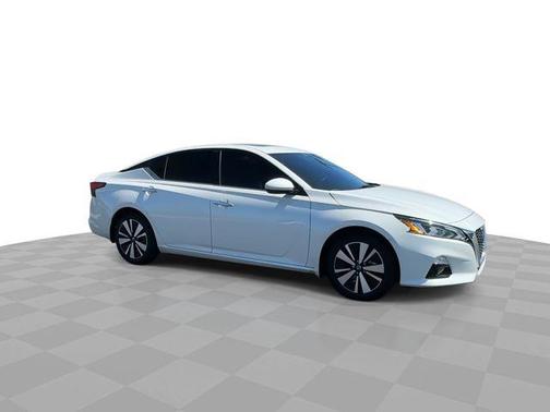 White 2021 Nissan Altima 2.5 SL