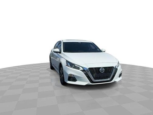 White 2021 Nissan Altima 2.5 SL