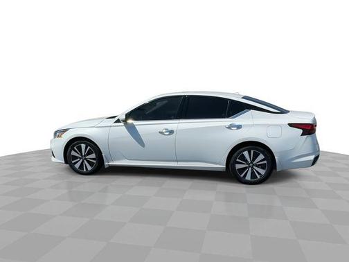 White 2021 Nissan Altima 2.5 SL