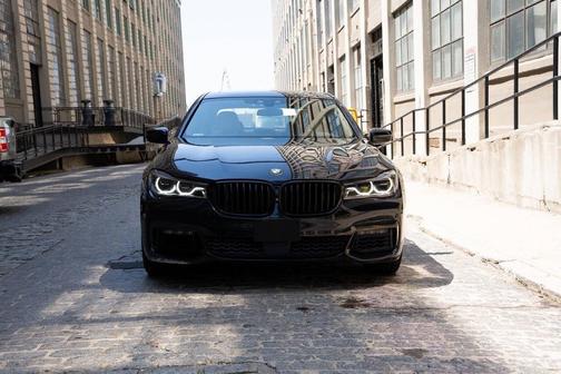 Black Sapphire Metallic 2017 BMW 750 i xDrive
