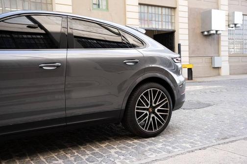 Quartzite Grey Metallic 2026 Porsche Cayenne AWD