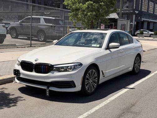 Alpine White 2019 BMW 530 i xDrive