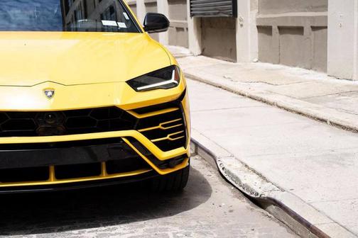 Giallo 2019 Lamborghini Urus Base