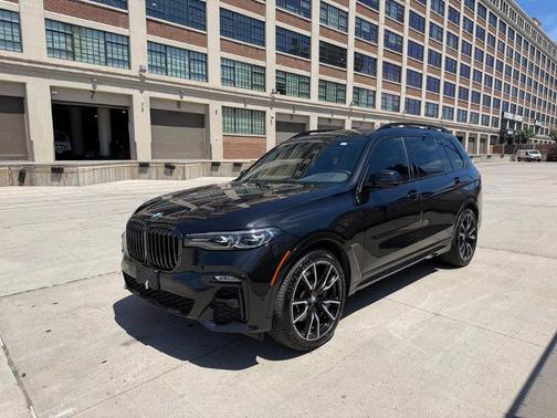 Carbon Black Metallic 2022 BMW X7 xDrive40i