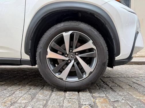 Eminent White Pearl 2018 Lexus NX 300 Base