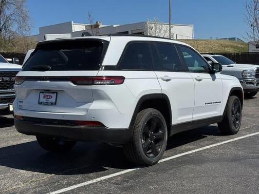 2025 Jeep Grand Cherokee Laredo