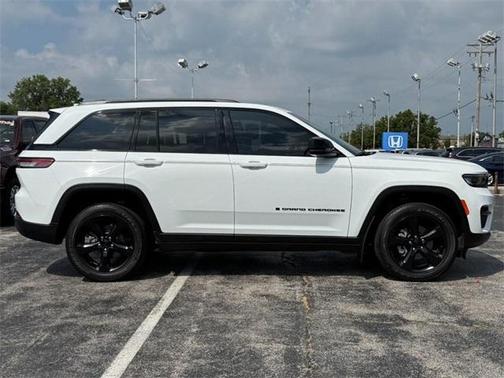 2022 Jeep Grand Cherokee Altitude