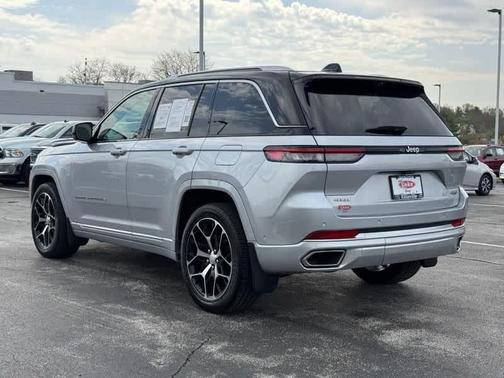 2022 Jeep Grand Cherokee Summit