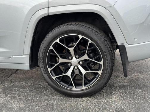 2022 Jeep Grand Cherokee Summit
