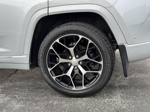 2022 Jeep Grand Cherokee Summit