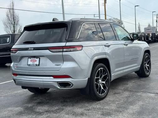 2022 Jeep Grand Cherokee Summit