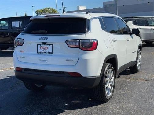 2022 Jeep Compass Latitude Lux