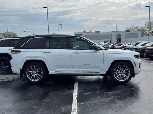 2022 Jeep Grand Cherokee Summit