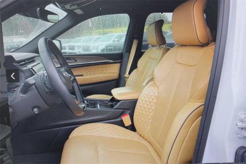 2022 Jeep Grand Cherokee Summit