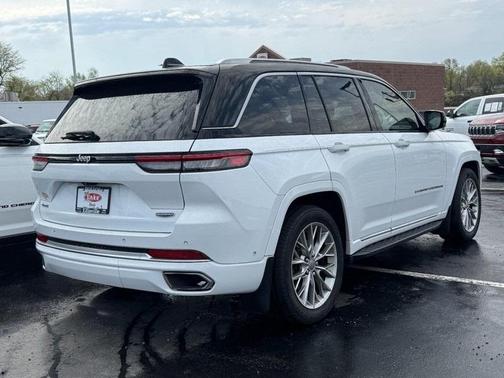2022 Jeep Grand Cherokee Summit