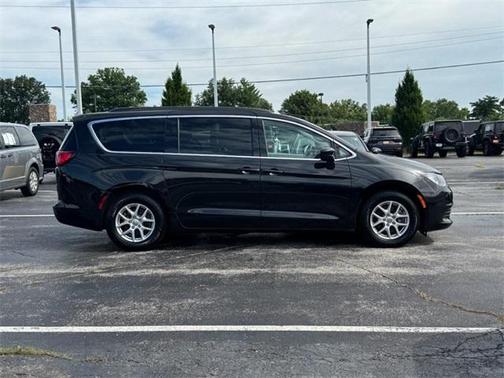 2020 Chrysler Voyager LX
