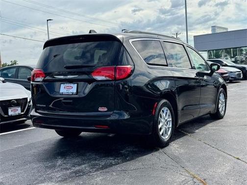 2020 Chrysler Voyager LX
