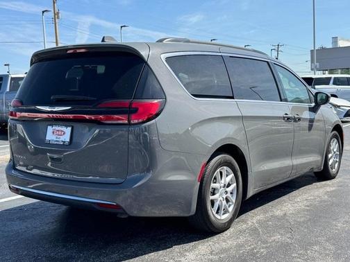 2022 Chrysler Pacifica Touring-L