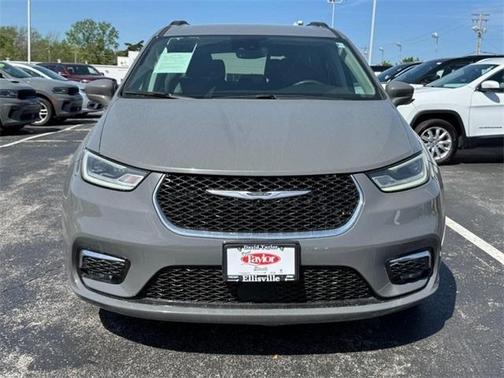 2022 Chrysler Pacifica Touring-L