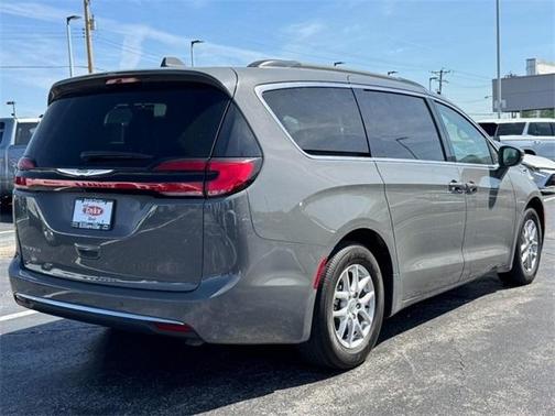 2022 Chrysler Pacifica Touring-L