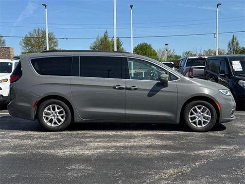 2022 Chrysler Pacifica Touring-L