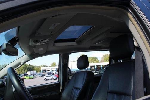 2016 Chrysler Town & Country Touring-L