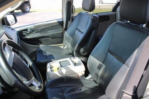 2016 Chrysler Town & Country Touring-L
