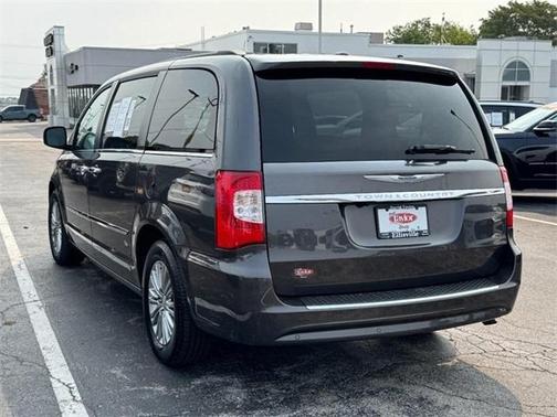 2016 Chrysler Town & Country Touring-L