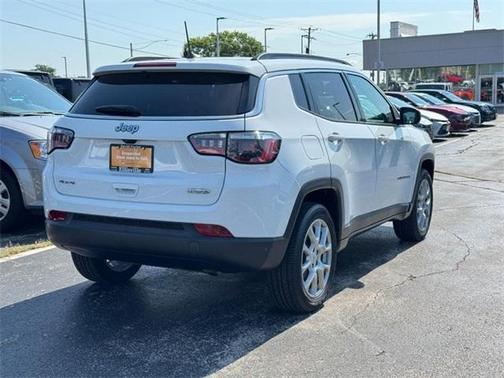 2022 Jeep Compass Latitude Lux