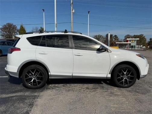 2017 Toyota RAV4 SE