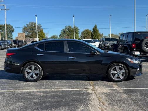 2021 Nissan Altima 2.5 SV