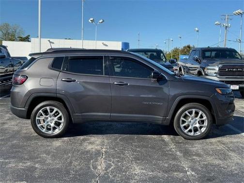 2022 Jeep Compass Latitude Lux