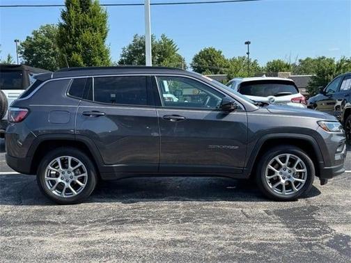 2022 Jeep Compass Latitude Lux