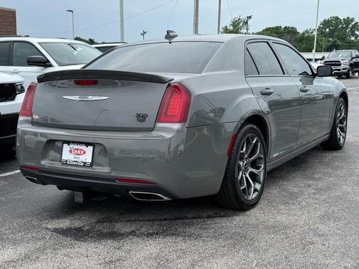 2018 Chrysler 300 Touring