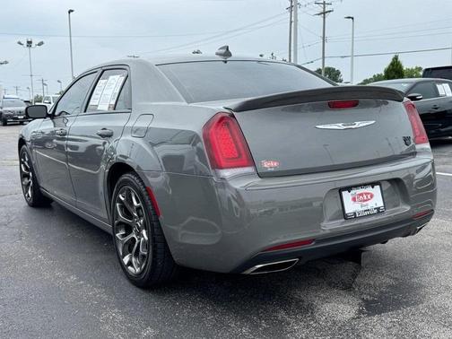 2018 Chrysler 300 Touring
