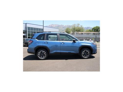 2025 Subaru Forester Base