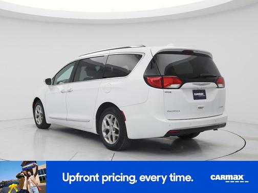White 2017 Chrysler Pacifica Limited
