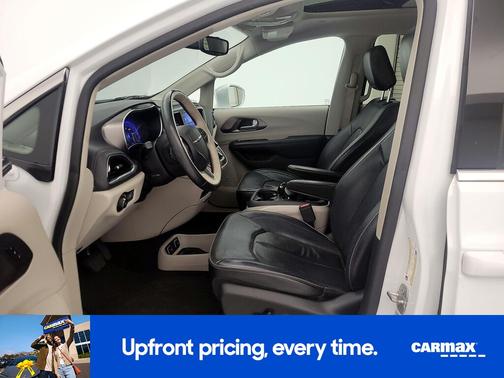 White 2017 Chrysler Pacifica Limited