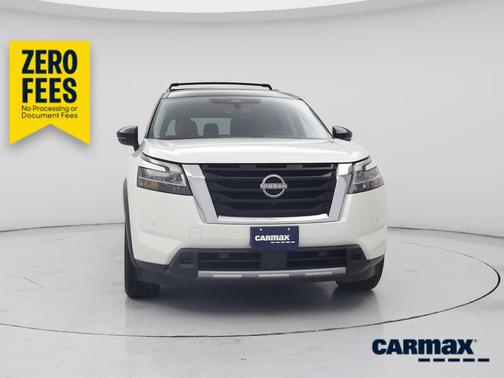 White 2023 Nissan Pathfinder Platinum