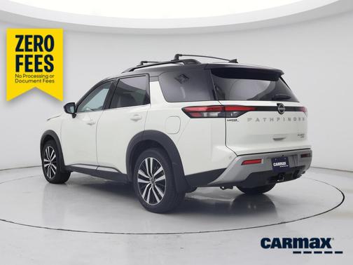 White 2023 Nissan Pathfinder Platinum