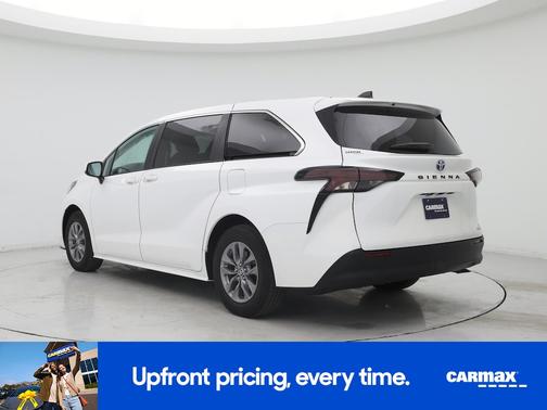 2024 Toyota Sienna LE