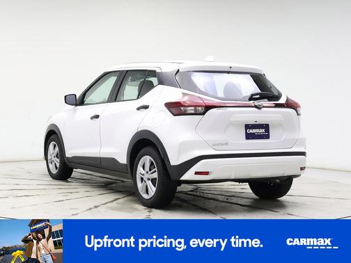 White 2022 Nissan Kicks S