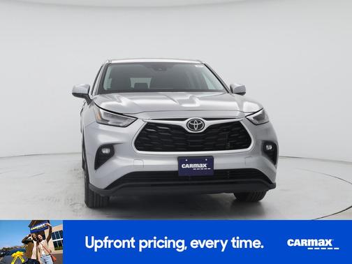 Silver 2023 Toyota Highlander LE